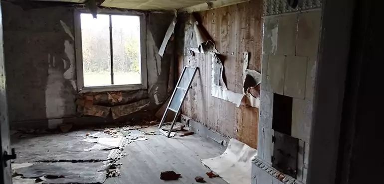 Why Selling a Distressed House Through Traditional Methods Fails in Fairbanks